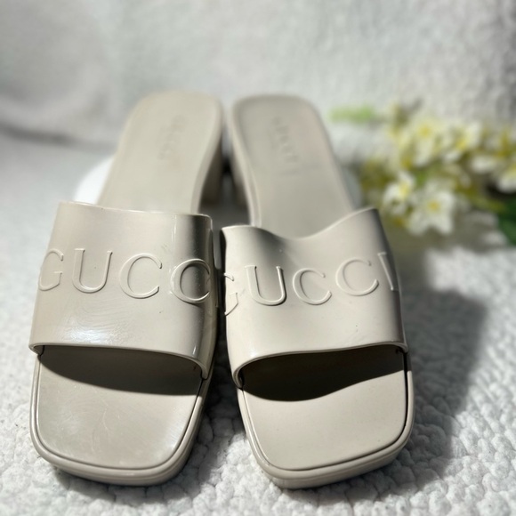 Gucci Cream Sandals - Picture 5 of 5